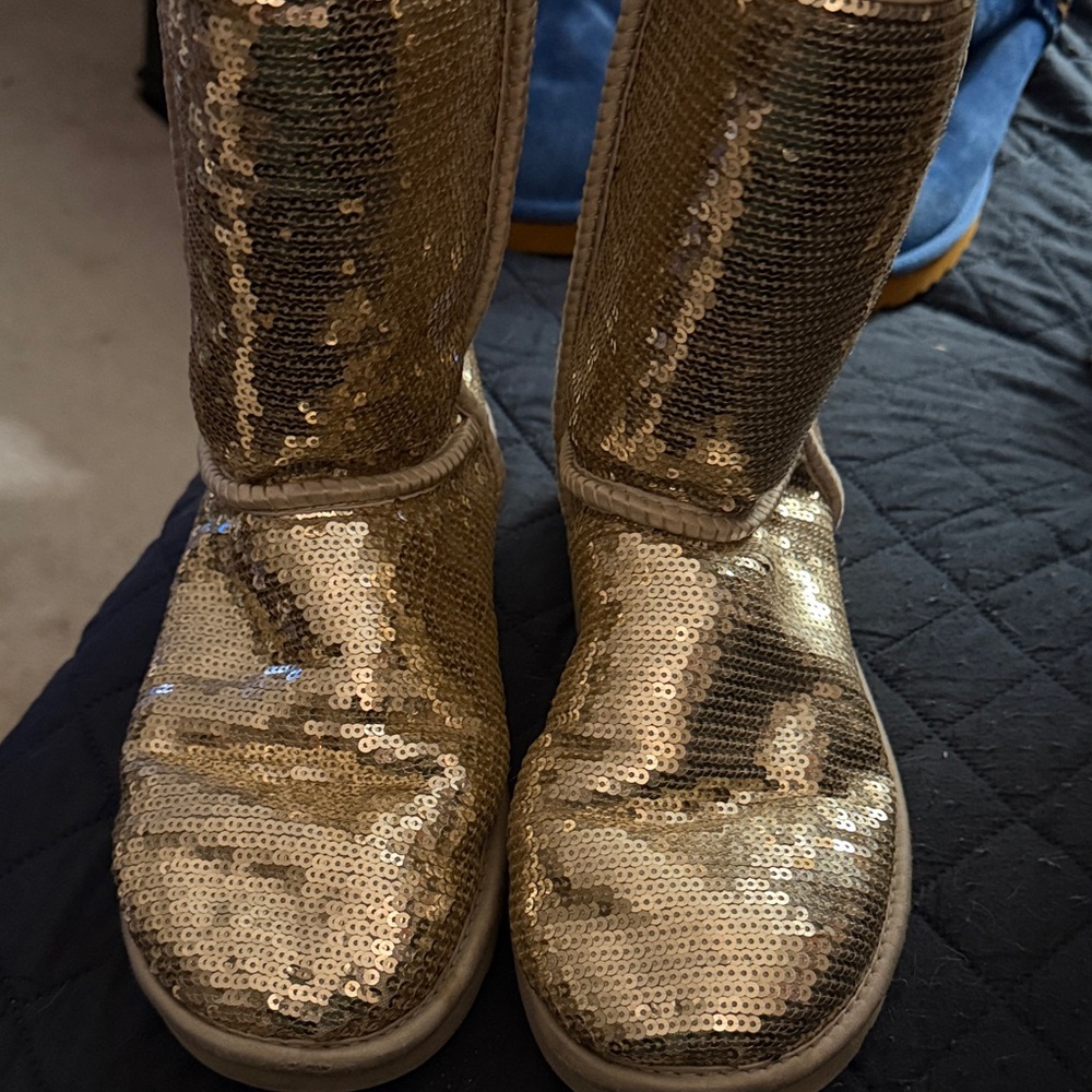 UGGS - Sz 9 Gold Sequin Boots